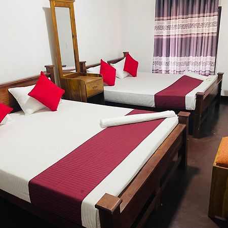Lake Classical Guest House Kandy Buitenkant foto