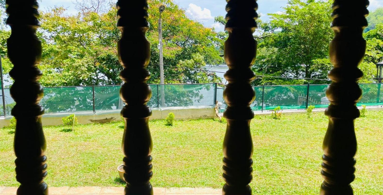 Lake Classical Guest House Kandy Buitenkant foto