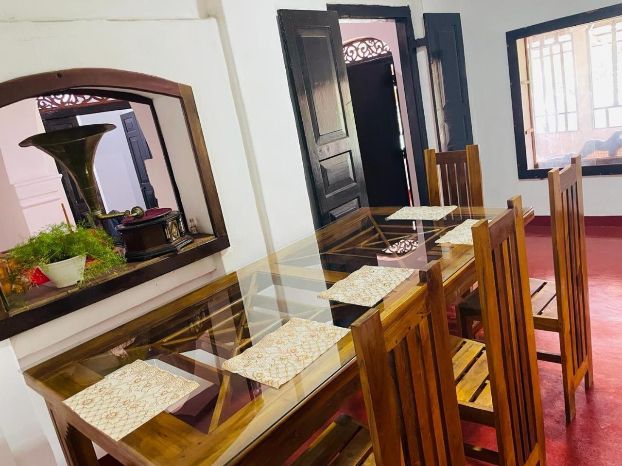 Lake Classical Guest House Kandy Buitenkant foto