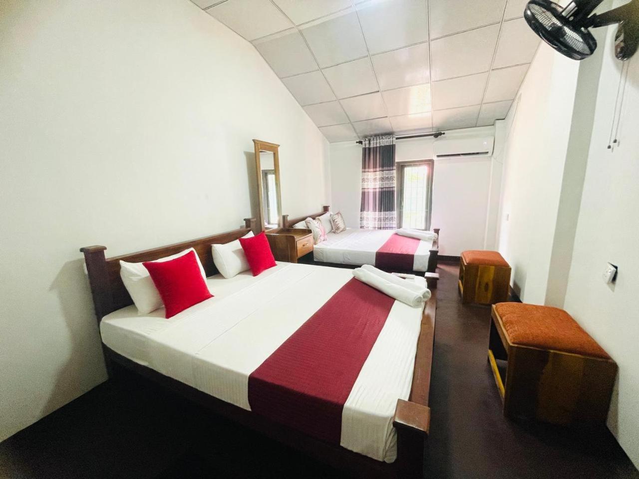 Lake Classical Guest House Kandy Buitenkant foto