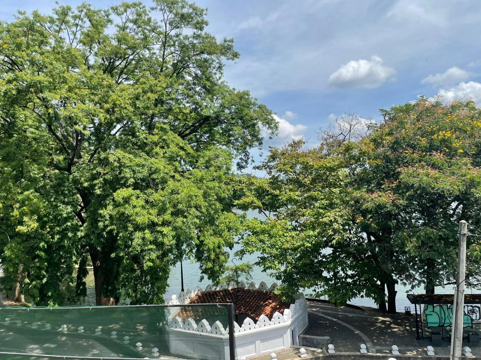 Lake Classical Guest House Kandy Buitenkant foto