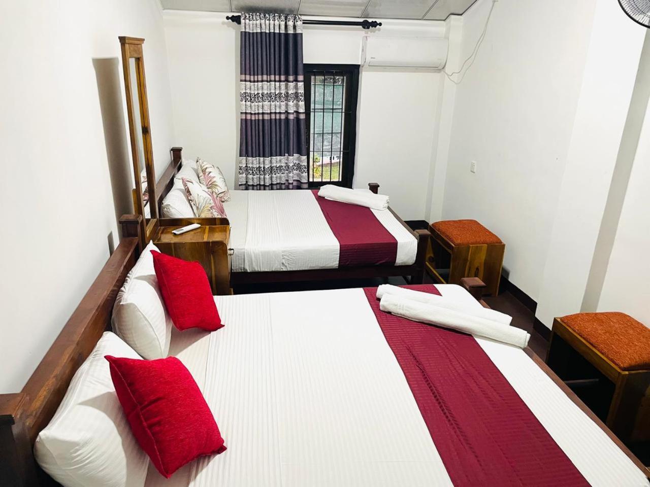 Lake Classical Guest House Kandy Buitenkant foto