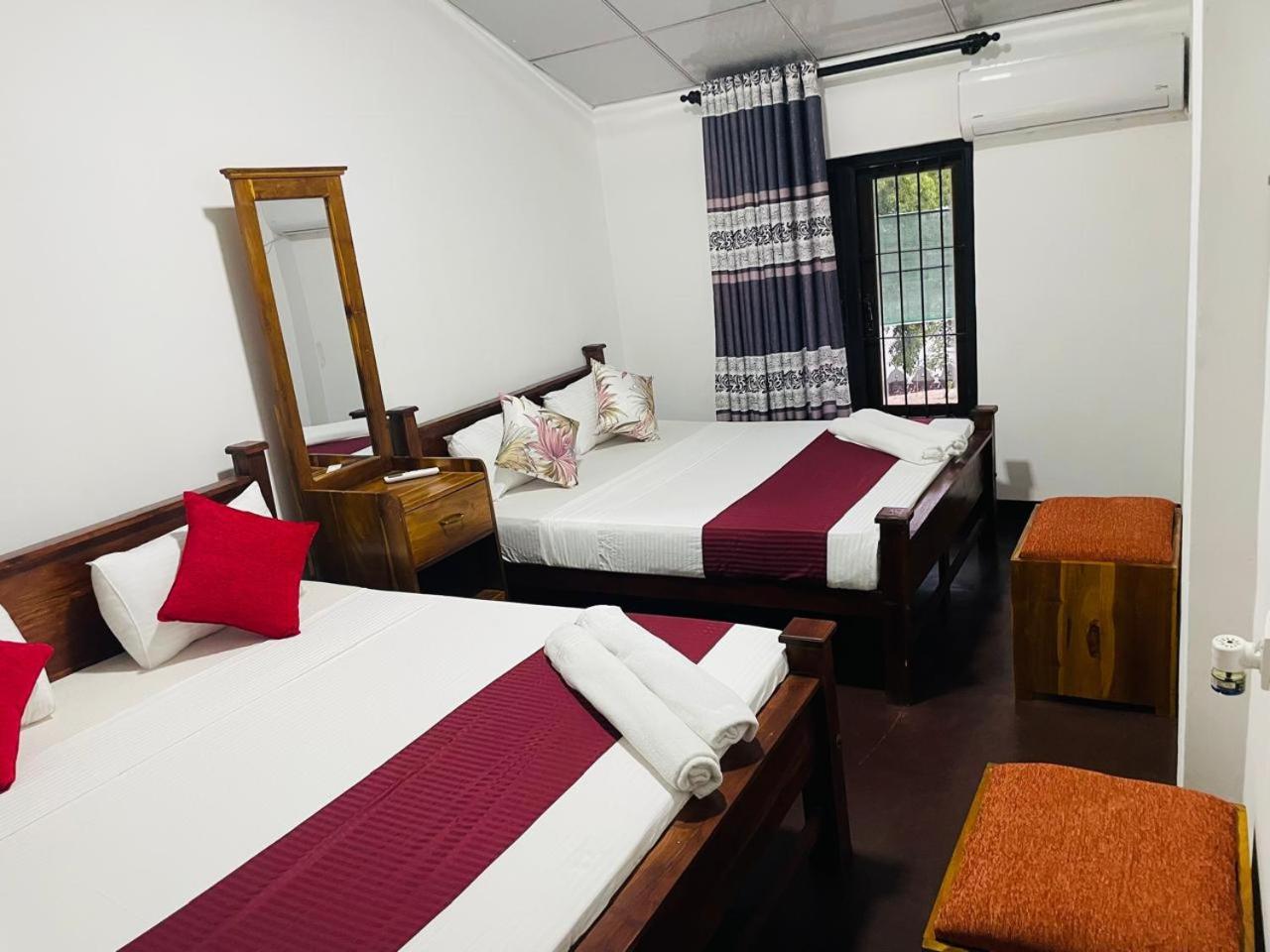 Lake Classical Guest House Kandy Buitenkant foto