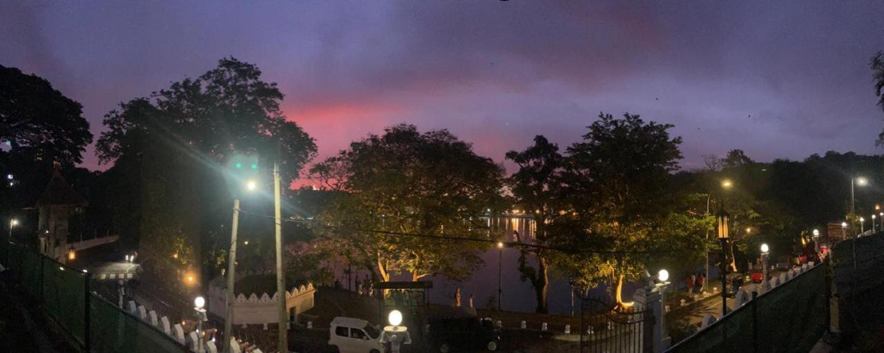 Lake Classical Guest House Kandy Buitenkant foto