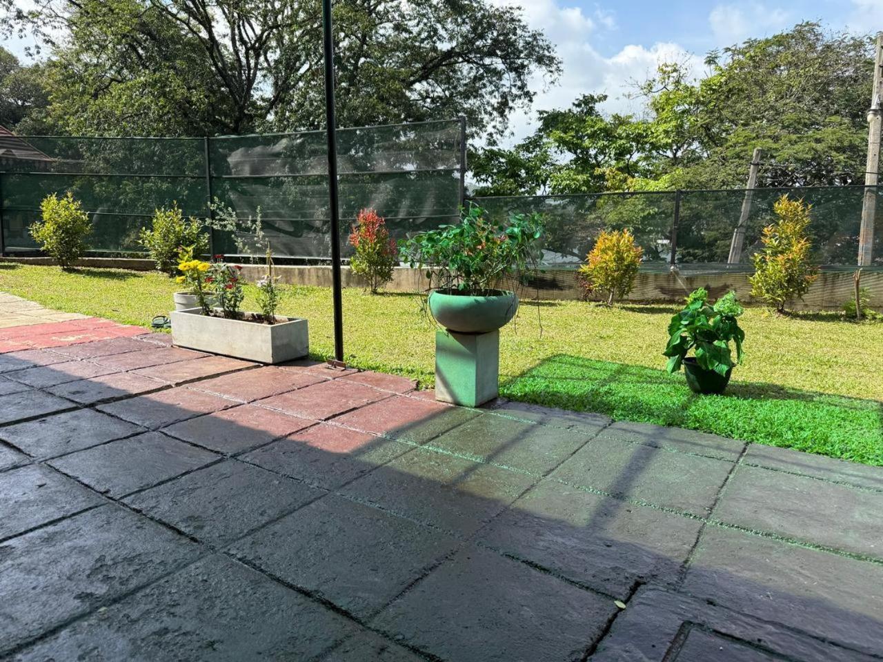 Lake Classical Guest House Kandy Buitenkant foto
