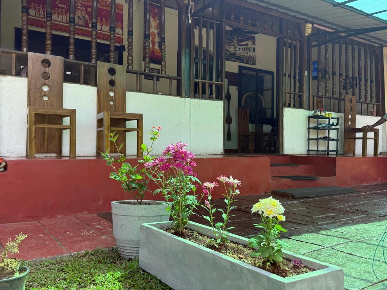 Lake Classical Guest House Kandy Buitenkant foto
