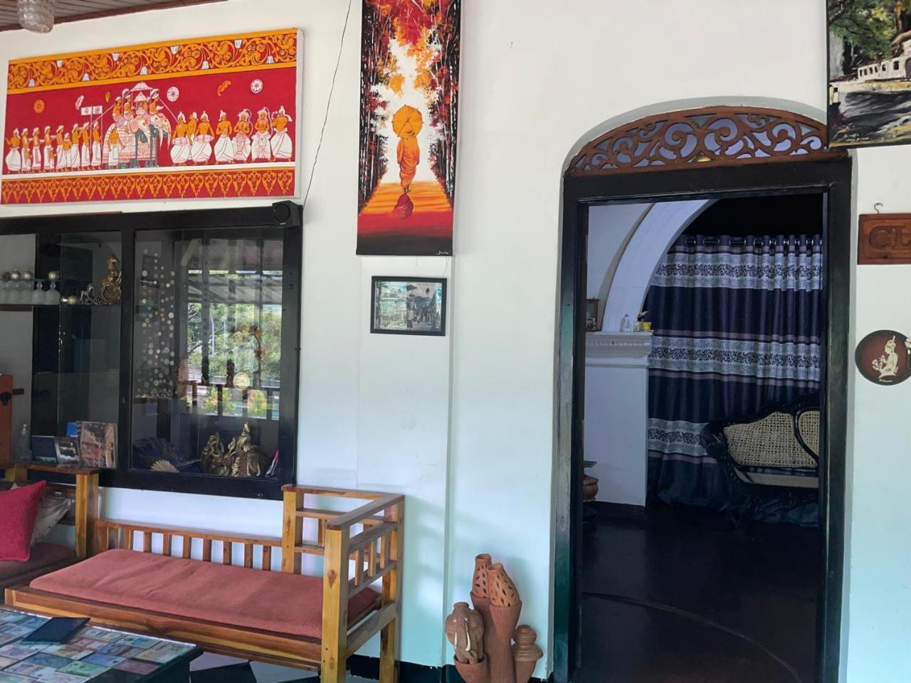Lake Classical Guest House Kandy Buitenkant foto